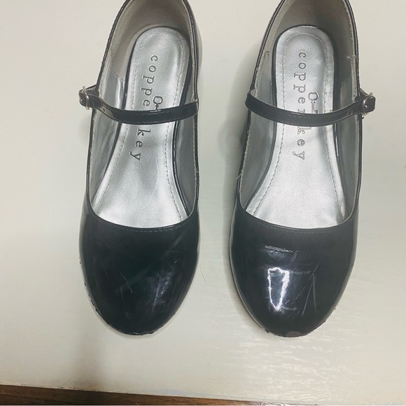 Girls black patent leather shoes size 1m - Picture 10 of 11